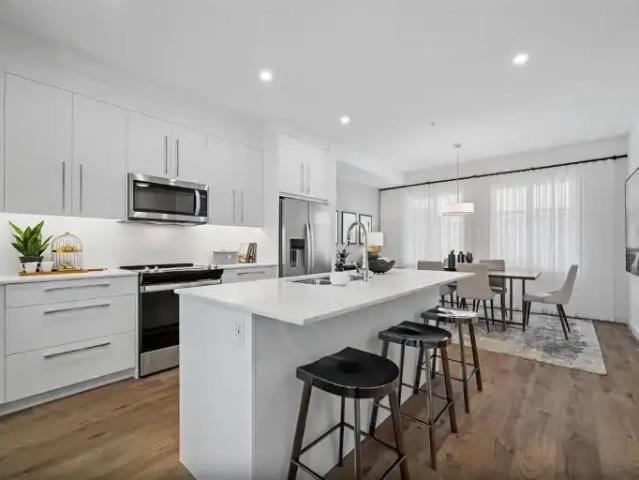 4 Bedroom Townhouse Calgary AB 105198640