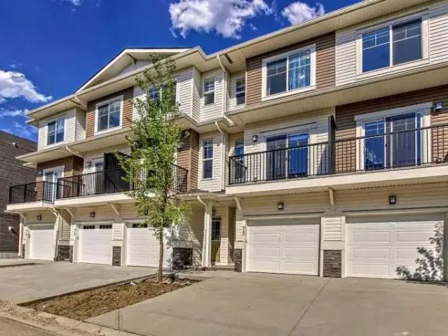 4 Bedroom Townhouse Calgary AB 105226599