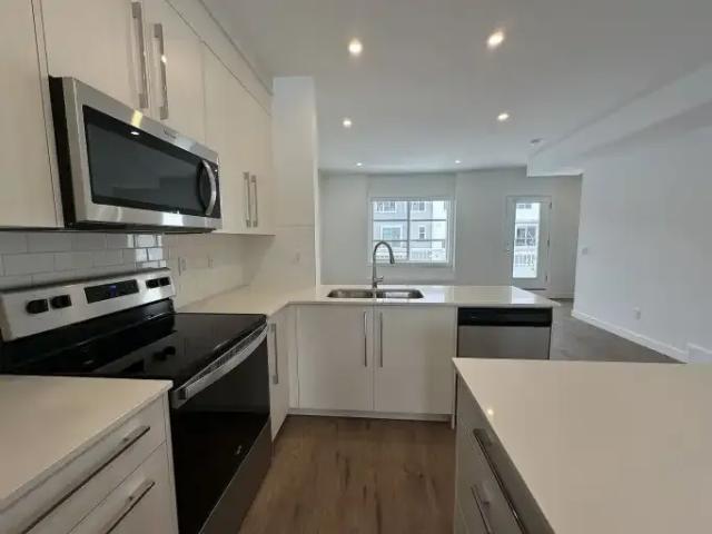 4 Bedroom Townhouse Calgary AB 105435135