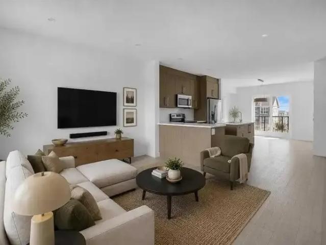4 Bedroom Townhouse Calgary AB 105554497