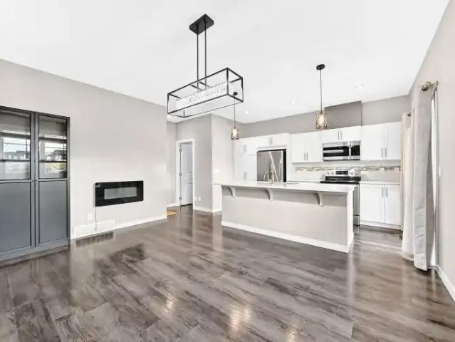 4 Bedroom Townhouse Calgary AB 105654289