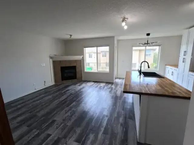 4 Bedroom Townhouse Calgary AB 103542233