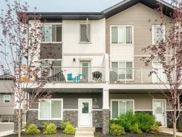 4 Bedroom Townhouse Chestermere AB LS104638441