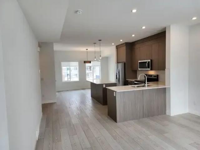 4 Bedroom Townhouse Chestermere AB 104888054