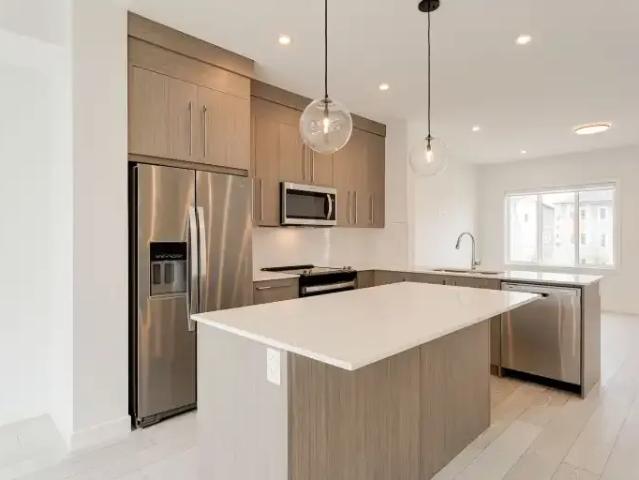 4 Bedroom Townhouse Chestermere AB 105486317