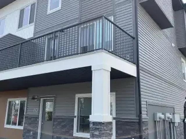 4 Bedroom Townhouse Chestermere AB 105793116