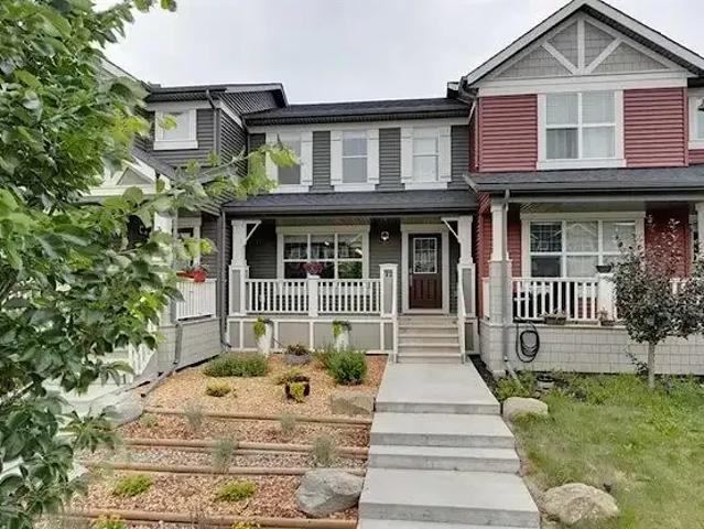 4 Bedroom Townhouse Cochrane AB 105580863