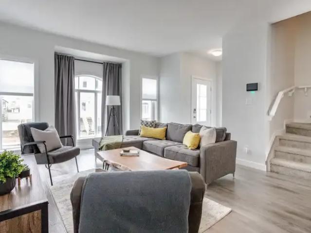 4 Bedroom Townhouse Edmonton AB LS104598269