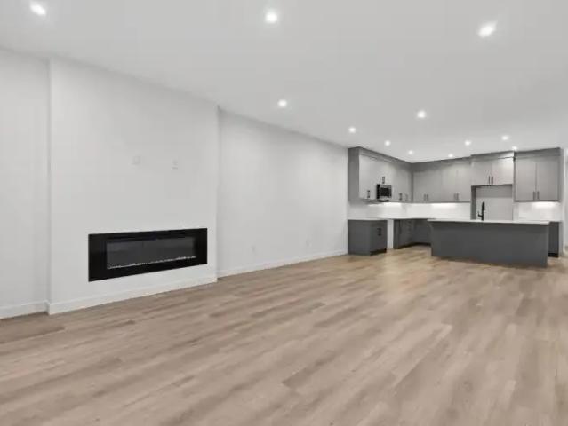 4 Bedroom Townhouse Edmonton AB 103958473