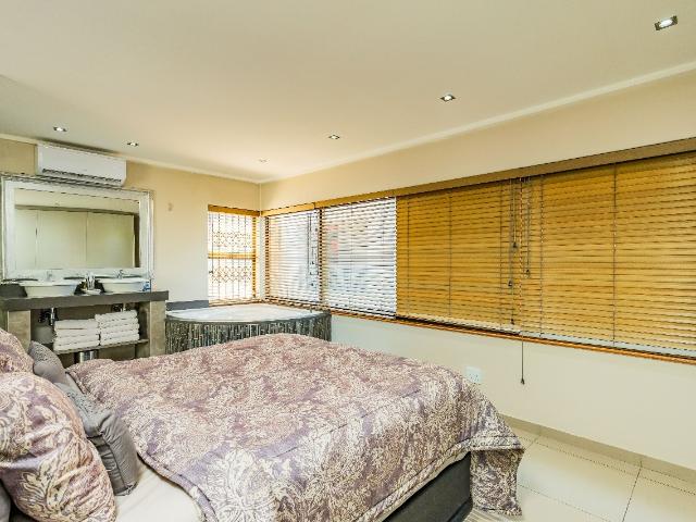 4 Bedroom Townhouse For Sale in Musgrave