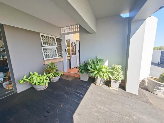 4 Bedroom Townhouse For Sale in Manaba Beach