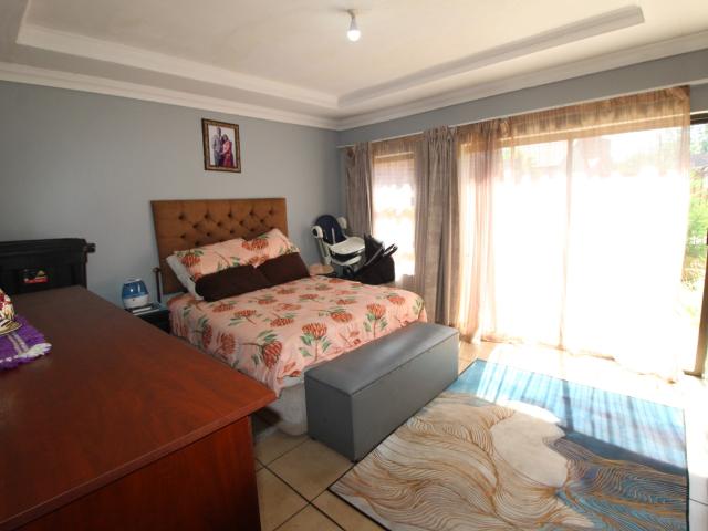 4 Bedroom Townhouse For Sale in Mooivallei Park