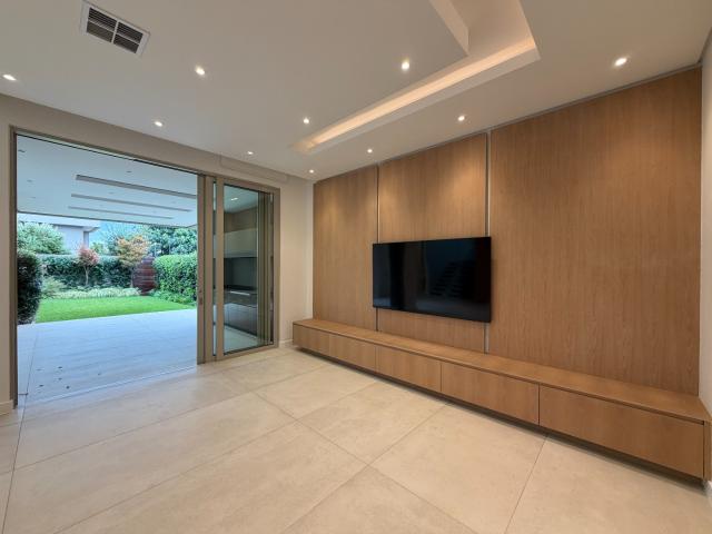 4 Bedroom Townhouse For Sale in Morningside