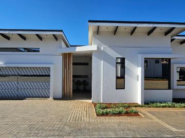 4 Bedroom Townhouse For Sale in Mountain Rise