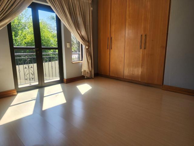 4 Bedroom Townhouse For Sale in New Market Park