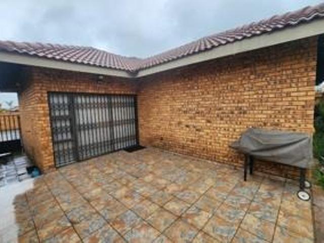 4 Bedroom Townhouse For Sale in New Redruth