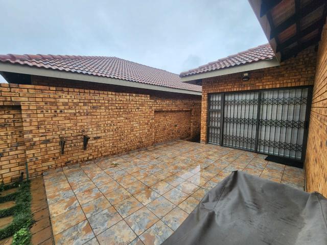 4 Bedroom Townhouse For Sale in New Redruth
