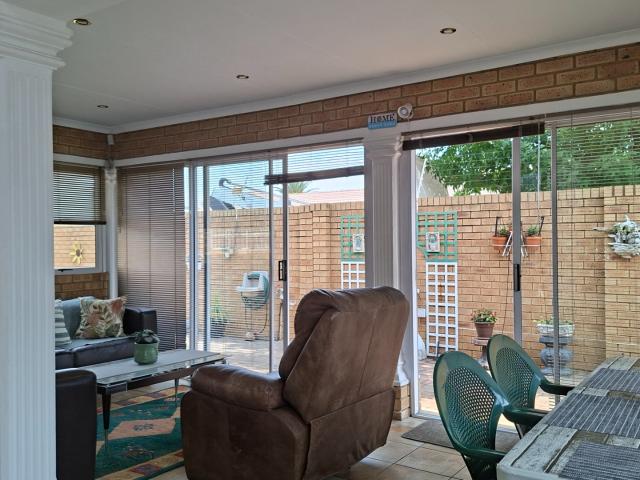 4 Bedroom Townhouse For Sale in New Redruth
