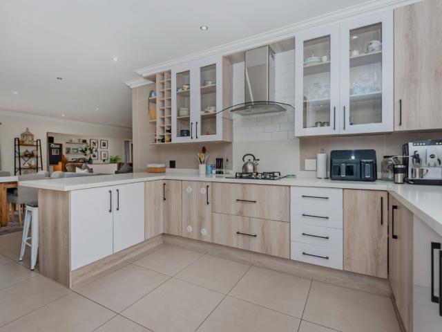 4 Bedroom Townhouse For Sale in New Redruth