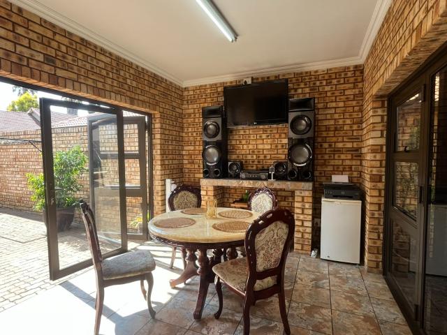4 Bedroom Townhouse For Sale in New Redruth