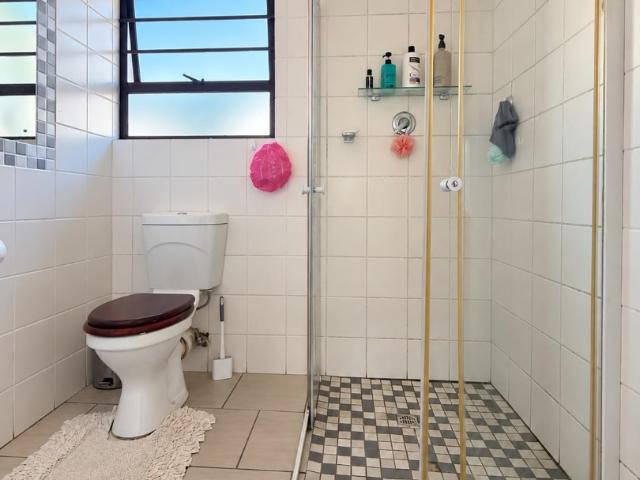 4 Bedroom Townhouse For Sale in Overbaakens