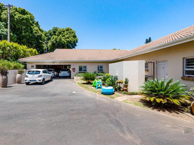 4 Bedroom Townhouse For Sale in Amanzimtoti