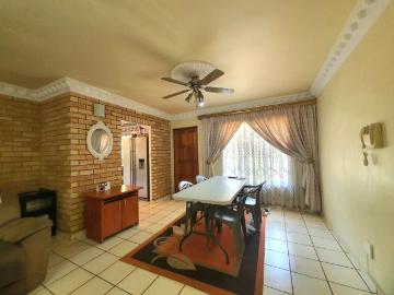 4 Bedroom Townhouse For Sale in Amanzimtoti