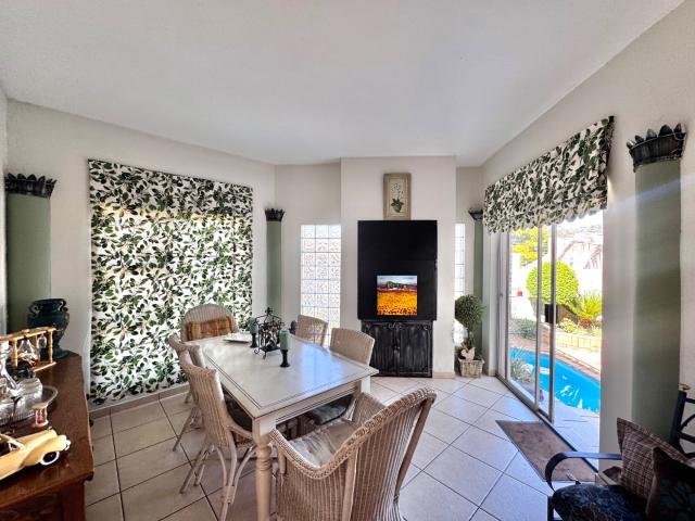 4 Bedroom Townhouse For Sale in Bassonia