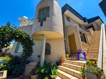 4 Bedroom Townhouse For Sale in Bassonia