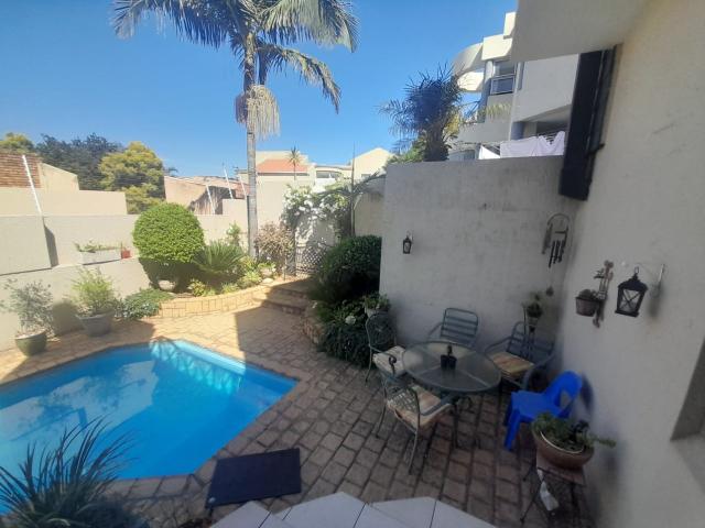 4 Bedroom Townhouse For Sale in Bassonia