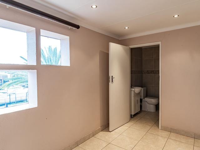 4 Bedroom Townhouse For Sale in Bassonia
