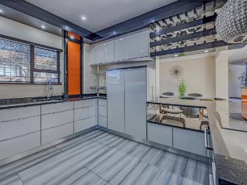 4 Bedroom Townhouse For Sale in Bassonia