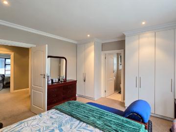 4 Bedroom Townhouse For Sale in Beacon Bay