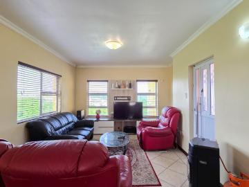 4 Bedroom Townhouse For Sale in Beacon Bay