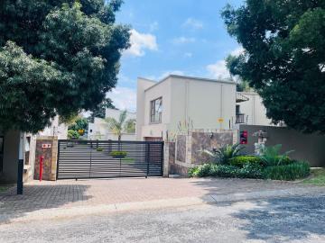 4 Bedroom Townhouse For Sale in Bedfordview