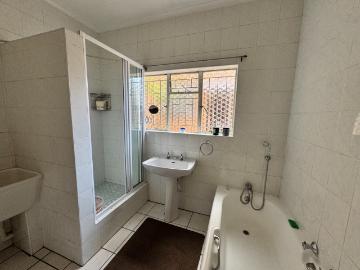4 Bedroom Townhouse For Sale in Bedford Gardens