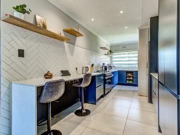 Townhouse for sale in Birchleigh North - Security