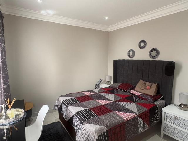 4 Bedroom Townhouse For Sale in Bloemspruit