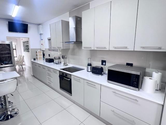 4 Bedroom Townhouse For Sale in Bruma
