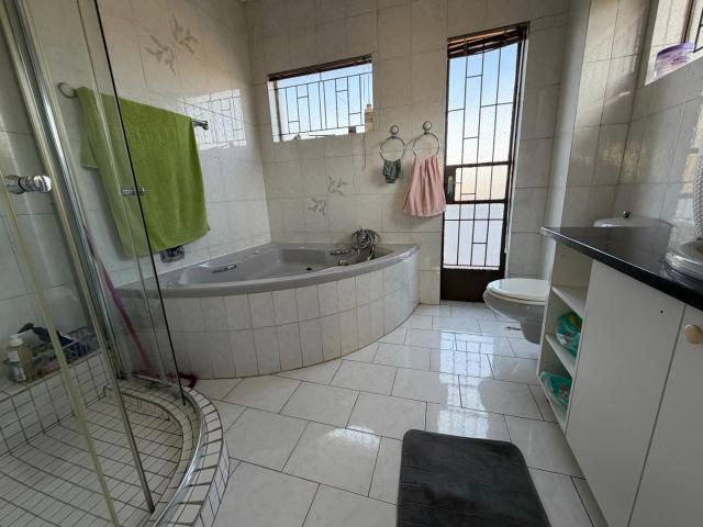 4 Bedroom Townhouse For Sale in Bruma