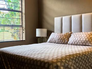 4 Bedroom Townhouse For Sale in Cashan