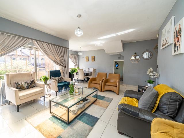 4 Bedroom Townhouse For Sale in Corlett Gardens
