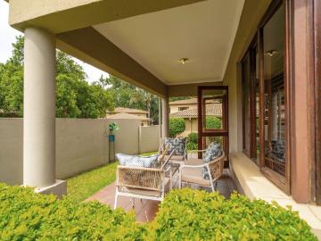 4 Bedroom Townhouse For Sale in Edenburg
