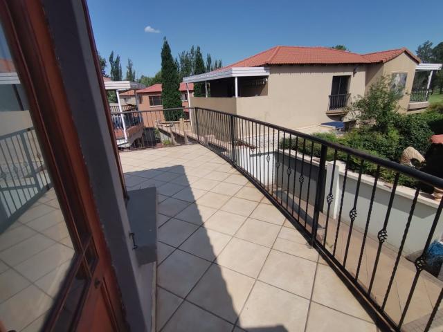 4 Bedroom Townhouse For Sale in Emfuleni Golf Estate
