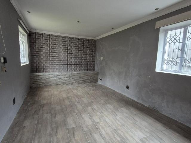 4 Bedroom Townhouse For Sale in Escombe