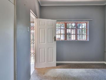 4 Bedroom Townhouse For Sale in Ferncliffe