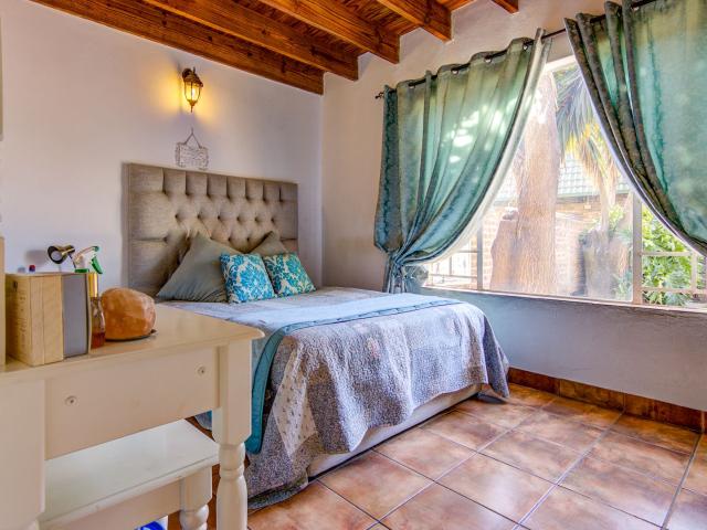 4 Bedroom Townhouse For Sale in Glen Marais
