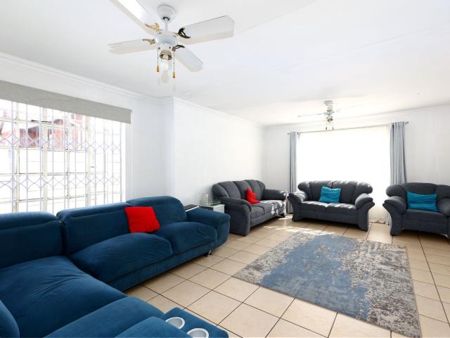 4 Bedroom Townhouse For Sale in Kelvin