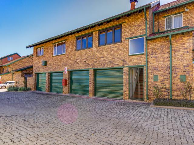 4 Bedroom Townhouse For Sale in Kempton Park Ext 4