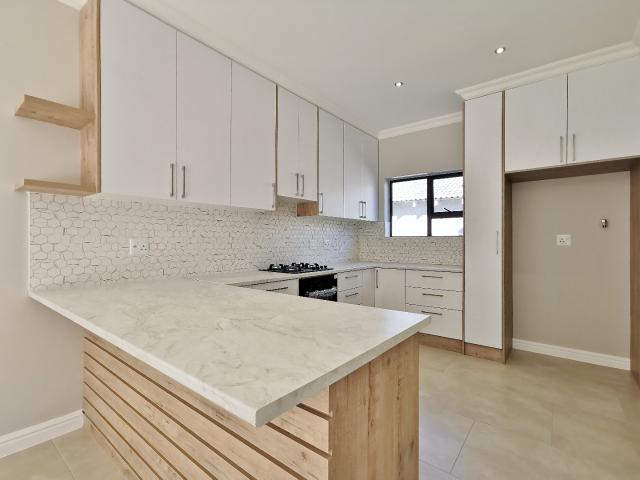 4 Bedroom Townhouse For Sale in Lovemore Park